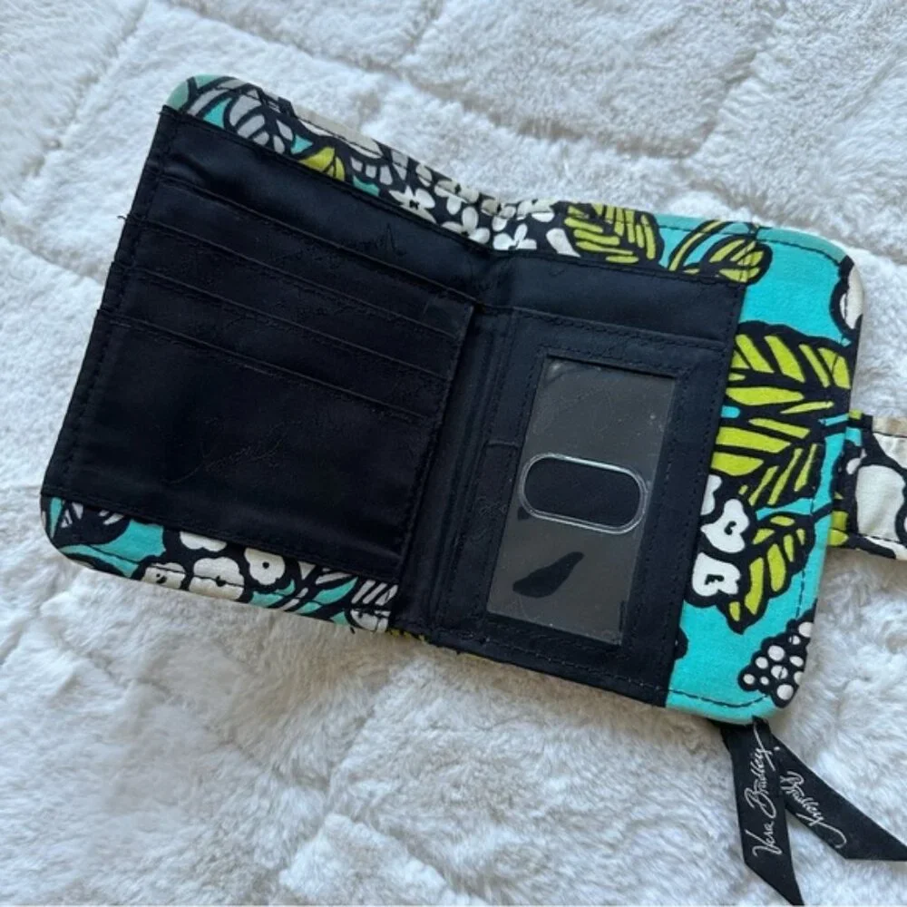 Vera Bradley brand vera